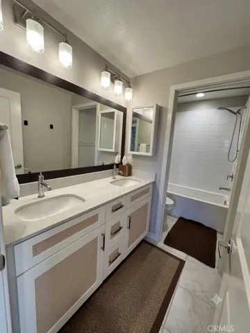 shared bathroom 2nd floor  (AI assisted editing for reference only)