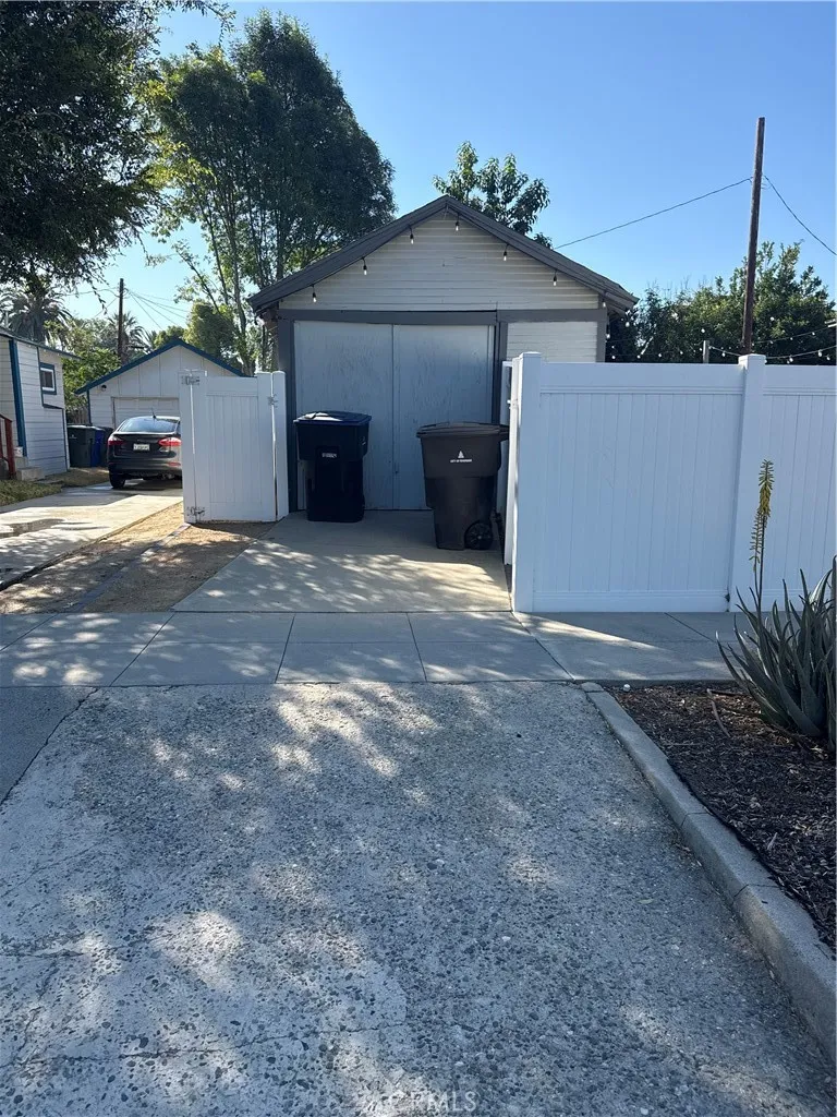 Carriage garage