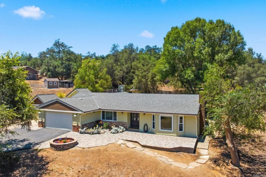 2438 Duraznitos Rd