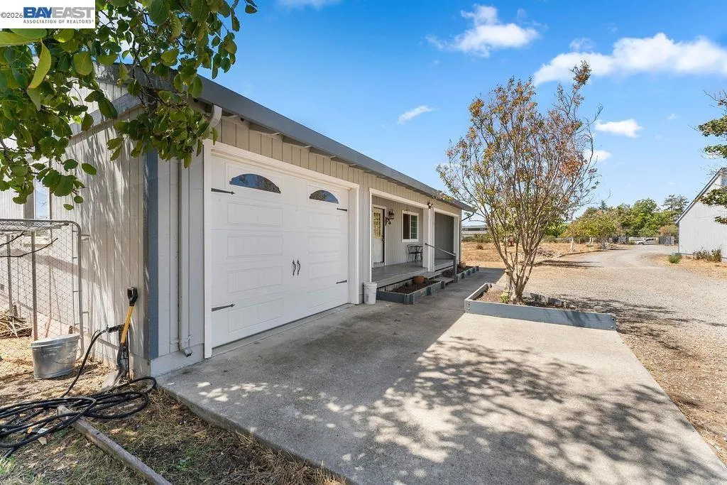 Guest House w/1 Car Garage
