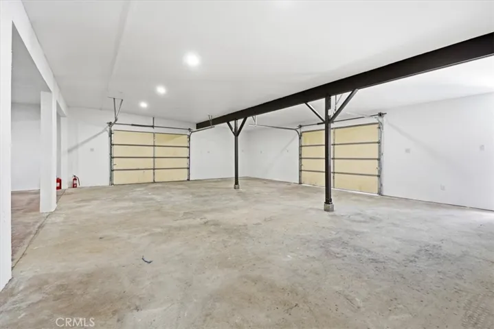 Expansive Garage/Shop Over 1600sf
