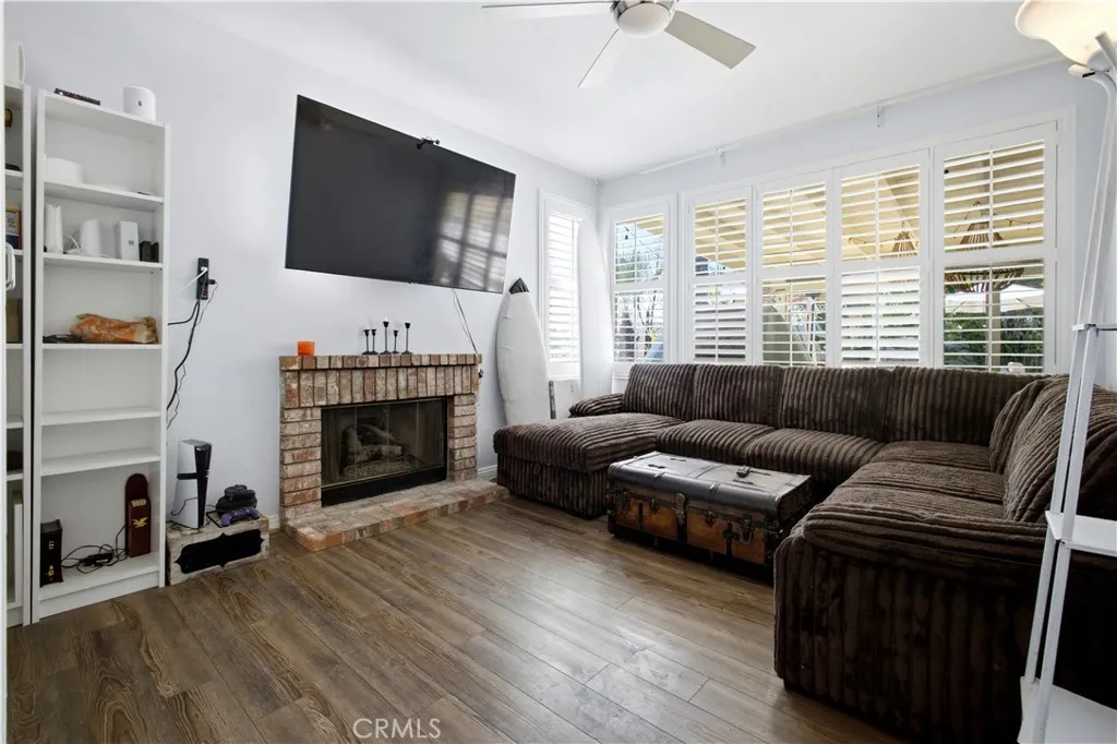 Den or 5th bedroom