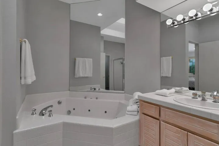 Primary​​‌​​​​‌​​‌‌​​‌​​​‌‌​​​‌​​‌‌​​‌‌​​‌‌​​​​ Bathroom