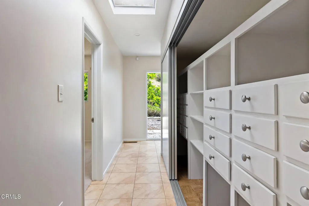 16- hall storage 16- hall storage