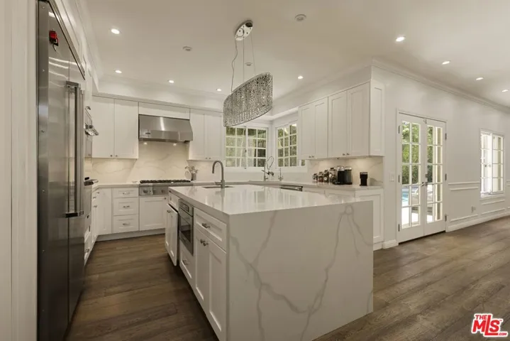 15916 Daniel Lane, Encino, California 91436 — photo 5
