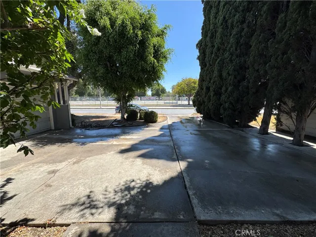 7039 Hesperia, Reseda, California 91335 — photo 4