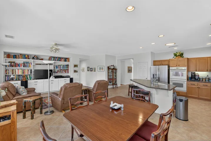 Full Living Room/Dining