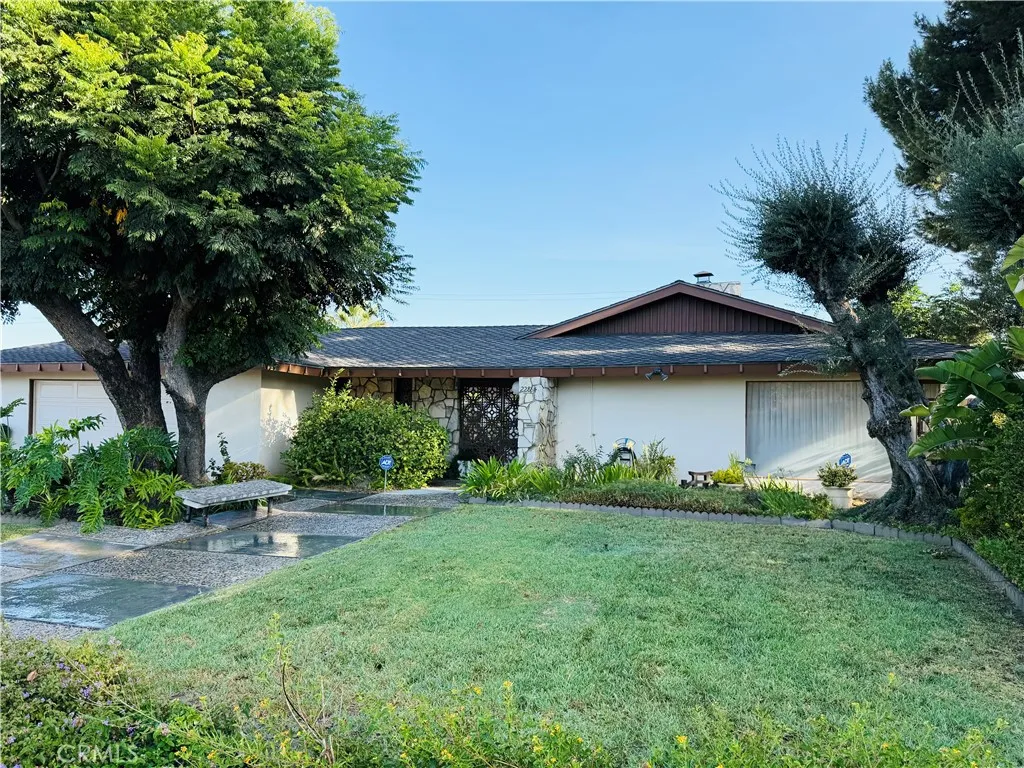 22864 Minona Dr