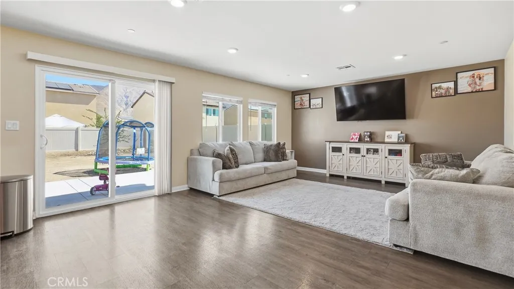 579 Pinyon, San Jacinto, California 92583 — photo 4
