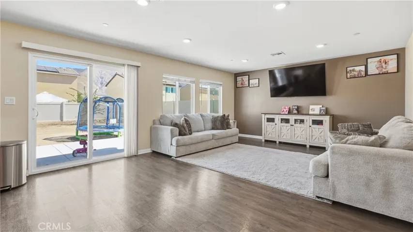579 Pinyon, San Jacinto, California 92583 — photo 4