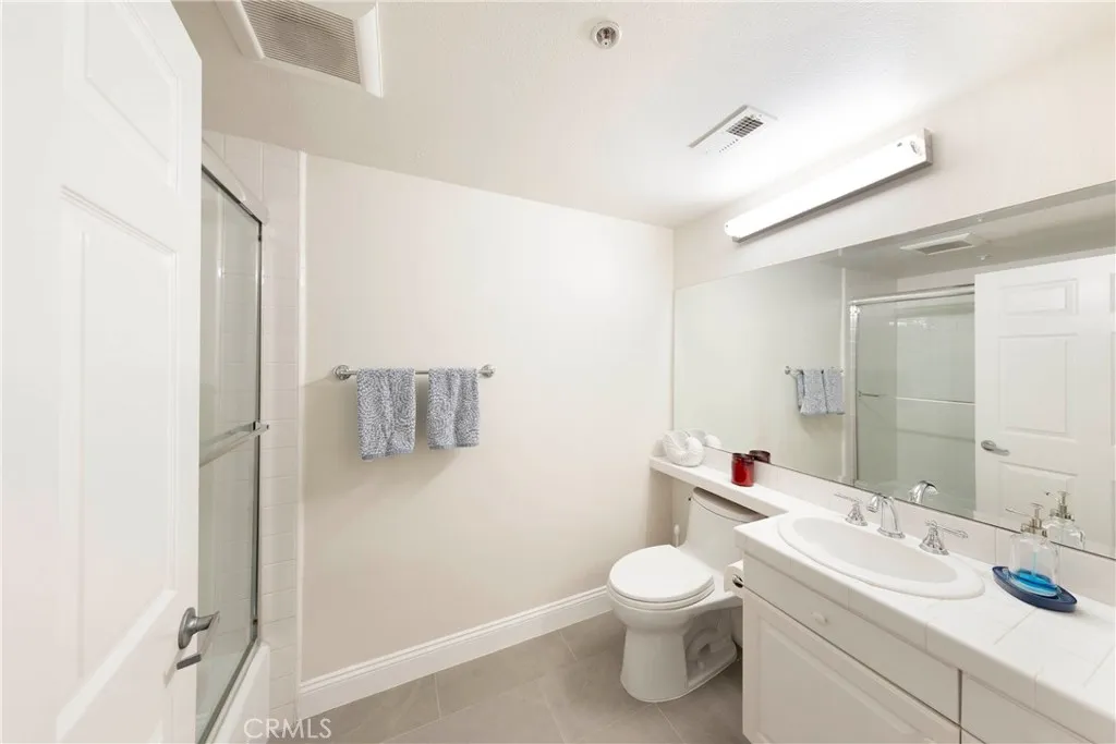 Hallway Full Bath