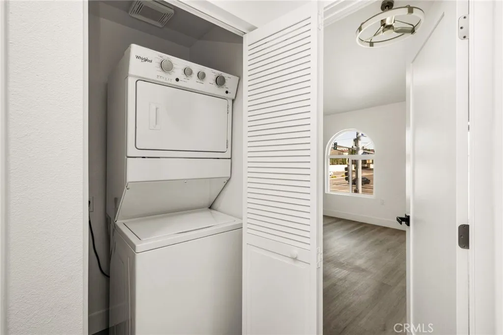 Unit B 1200 sqft