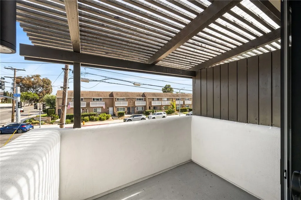 Unit B 1200 sqft