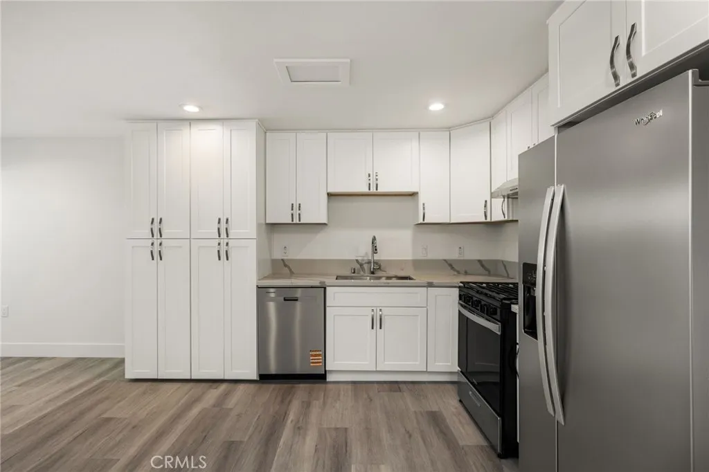 Unit B 1200 sqft