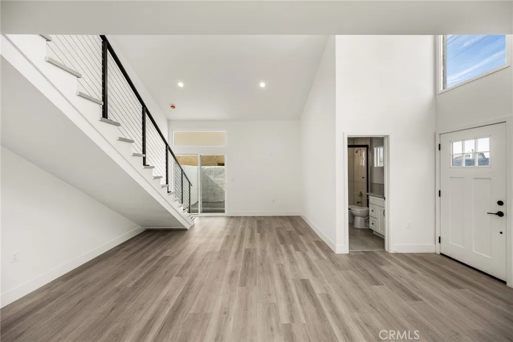 Unit B 1200 sqft