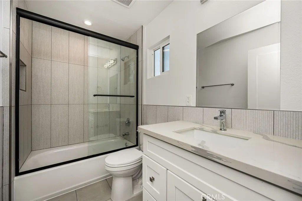 Unit B 1200 sqft