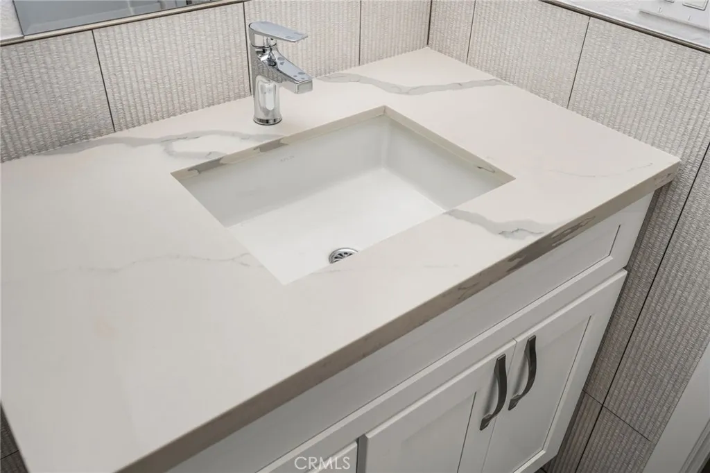 Unit B 1200 sqft