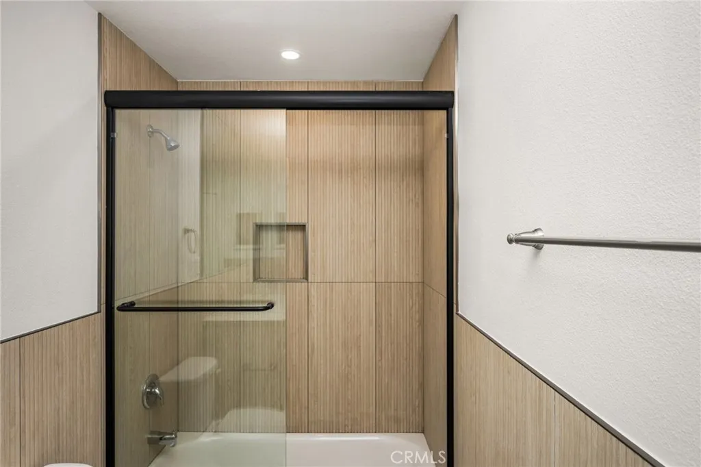 Unit B 1200 sqft