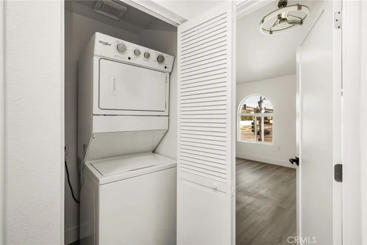Unit B 1200 sqft
