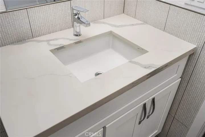 Unit B 1200 sqft