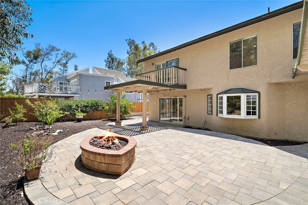 Expansive outdoor experience defined by space and privacy.