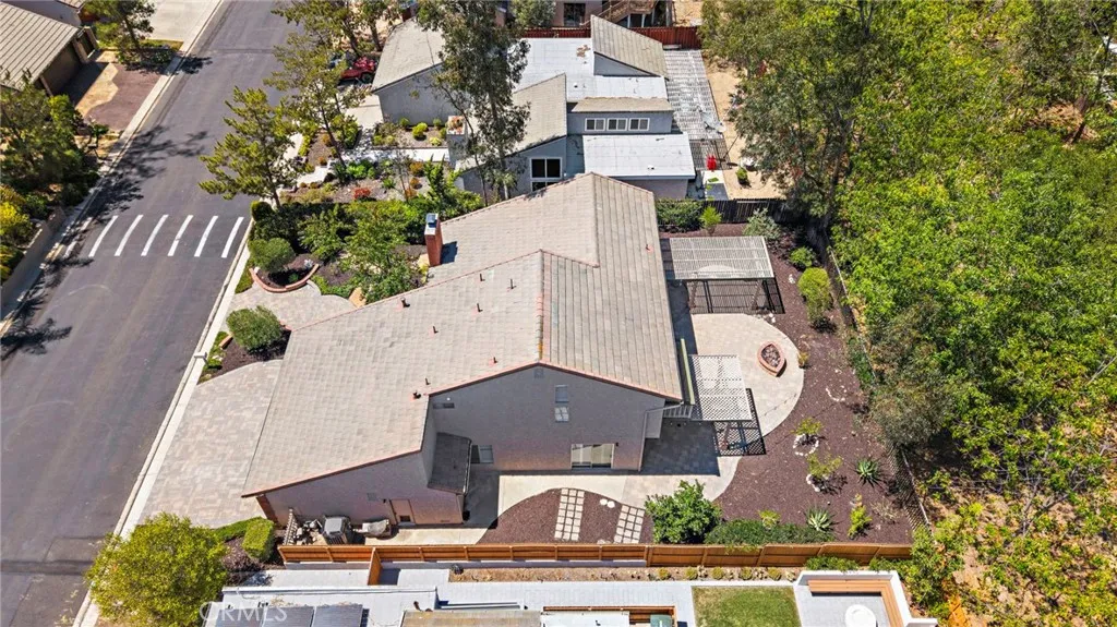 The outdoor experience with peaceful open space is also perfect for al fresco dining.