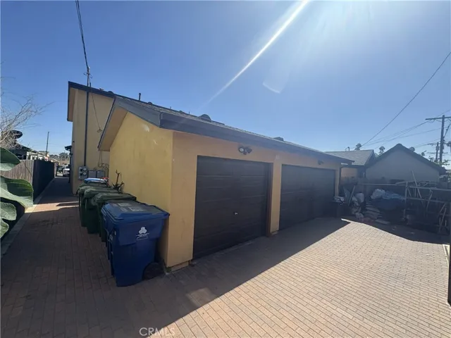 3-Car Detached Garage