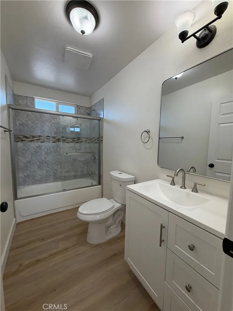 Upper Bathroom 2 Upper Bathroom 2