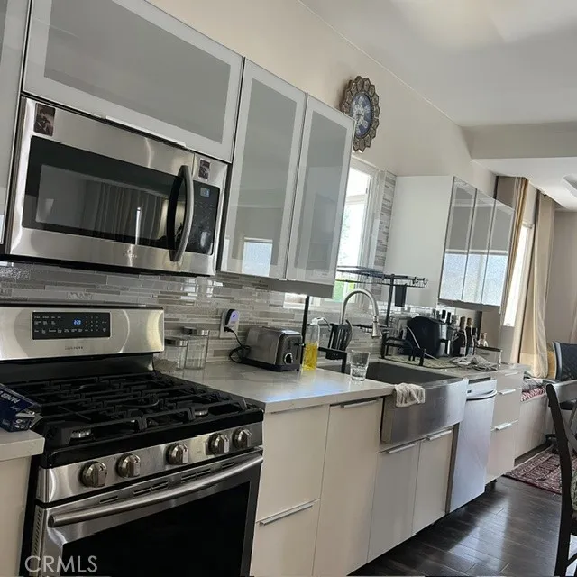 Custom Cabinetry, Soft Close Drawers, Stainless Steel Appliances