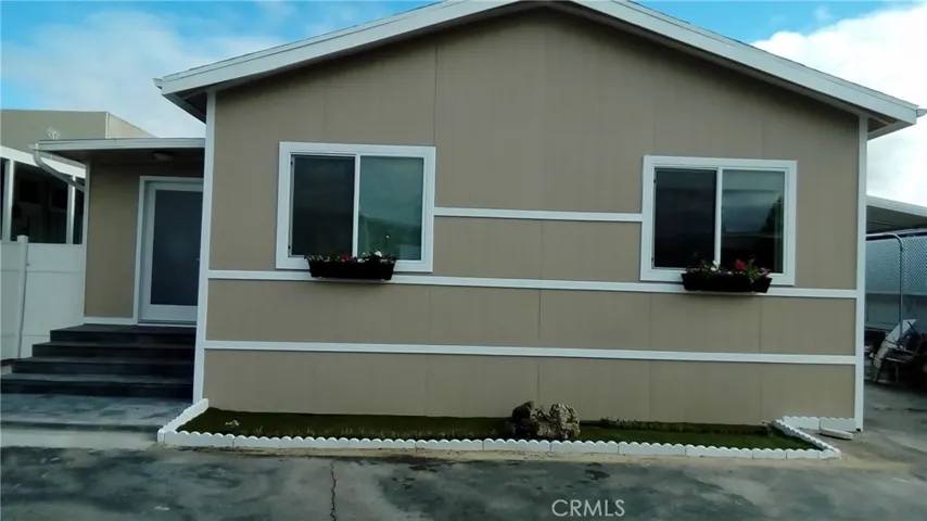 Fully Remodeled 3 Bedroom with Separate Entrance, Self Contained Studio