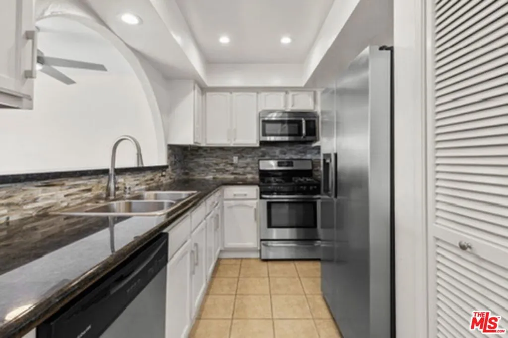 2480 Penmar Avenue 2, Venice, California 90291 — photo 5
