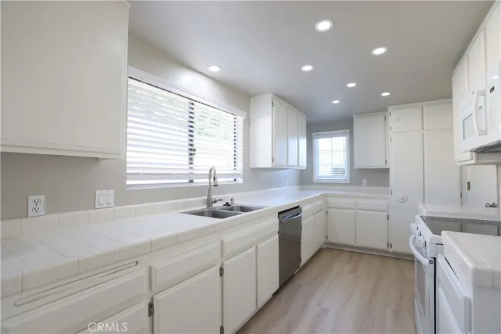 Light, Bright Kitchen with Recessed Lighting