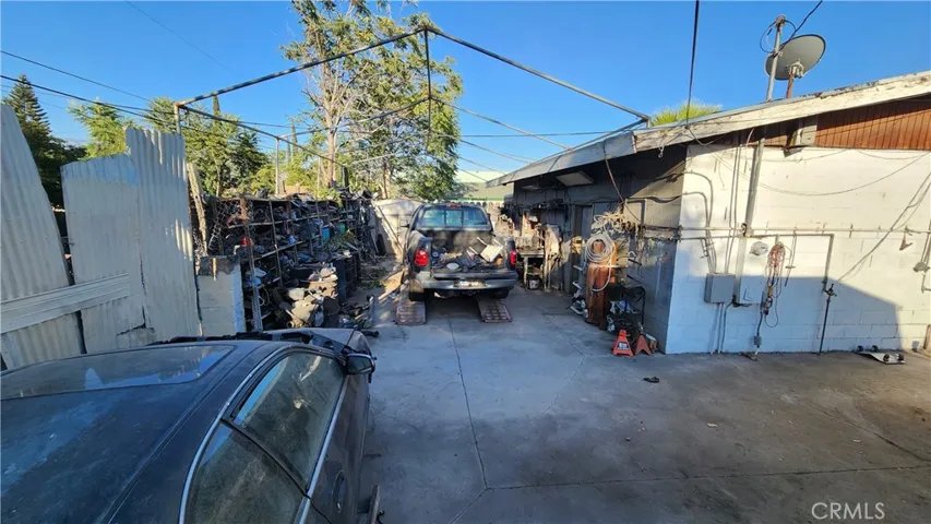 Second lift under the truck