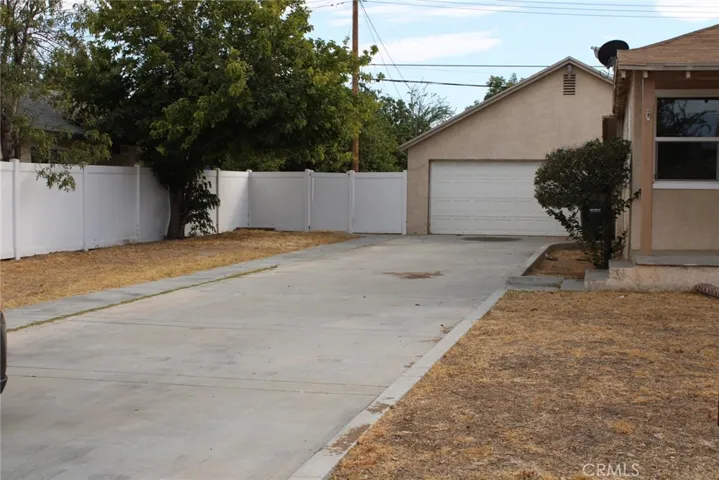 Other lot with deep driveway