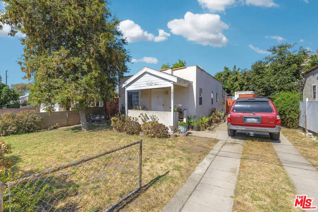 1835 Manor Way