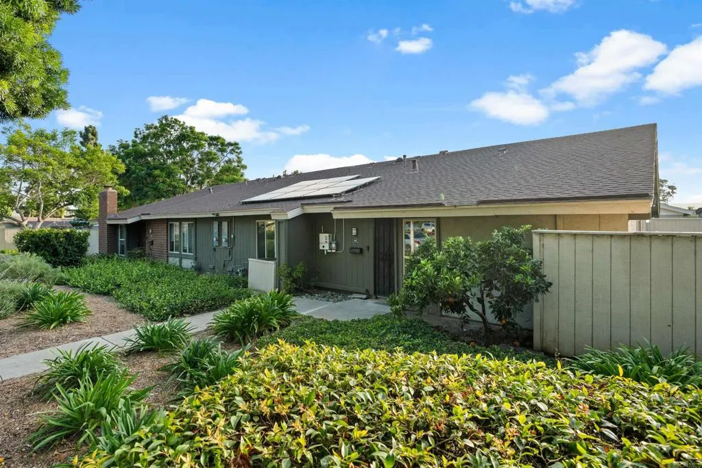 441 Los Arbolitos, Oceanside, California 92058 — photo 4