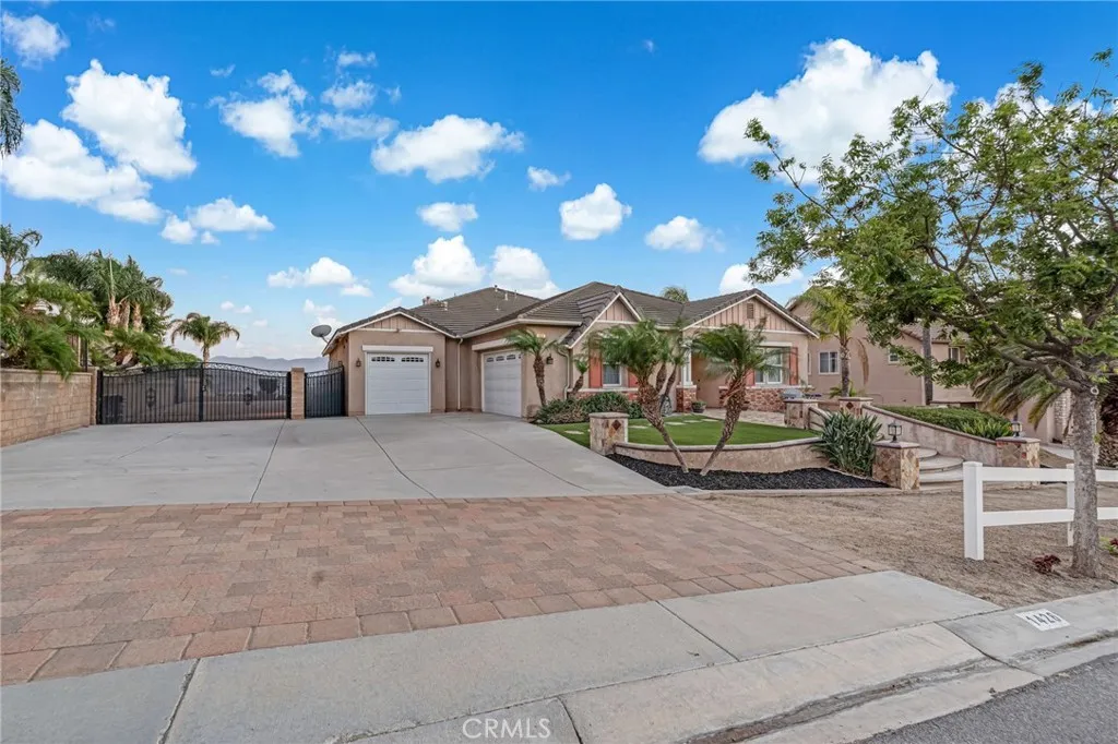 1426 Valley Dr