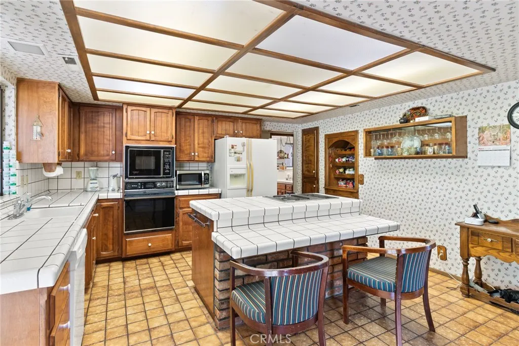 Kitchen Breakfast Bar