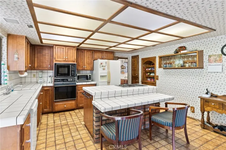 Kitchen Breakfast Bar