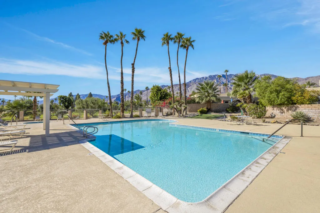 43- SUNRISE PALMS POOL 7