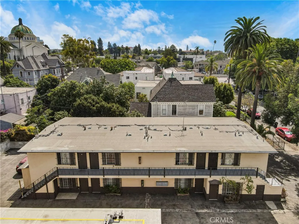 1143 W 28th
