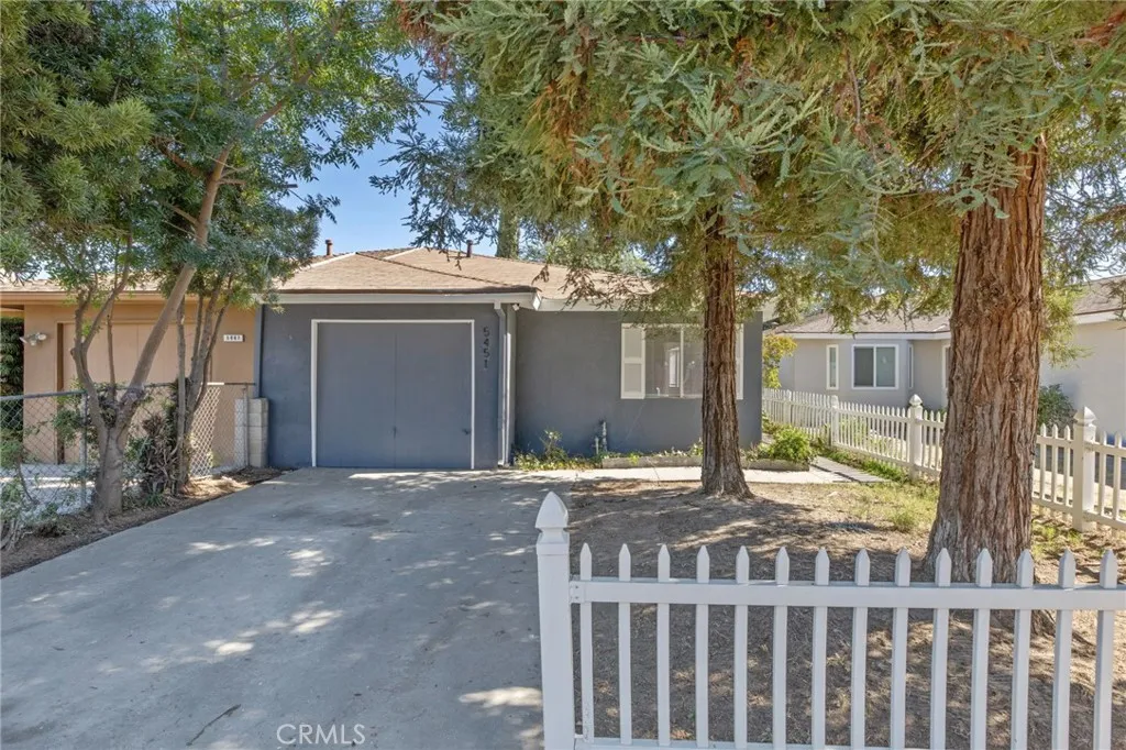5451 W Santa Ana Ave