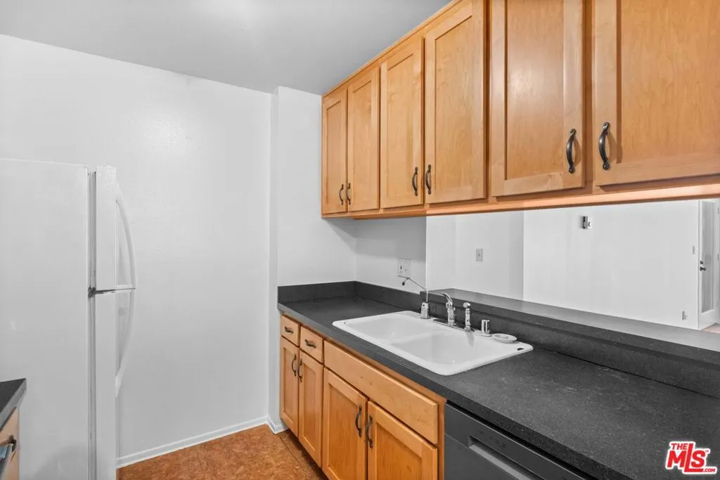 4900 Overland Avenue 183, Culver City, California 90230 — photo 4