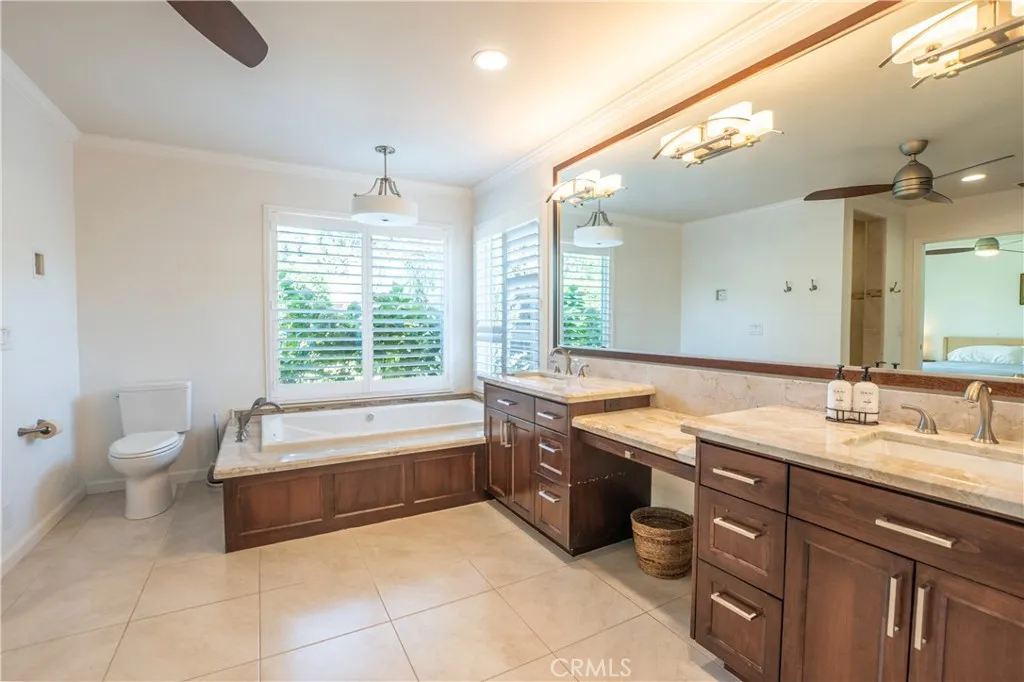 primary Bath w/soaking jetted tub primary Bath w/soaking jetted tub