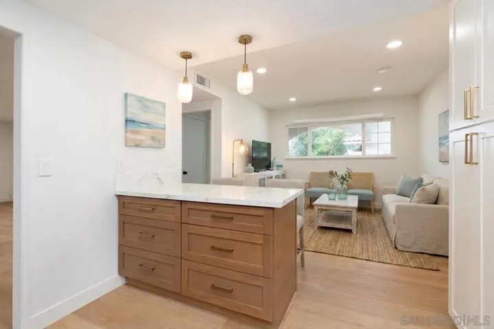 https://zimg.paragon.ice.com/ParagonImages/Property/PA/SDMLS/260018791/7/533/400/5eeb772ebe1e4a8ef1af8aed5e7eca9b/3/158e16358b9284f6dea5ac7455c36441/260018791-d3b7184d-e7ff-4365-be38-d2941cdea0a7.JPG