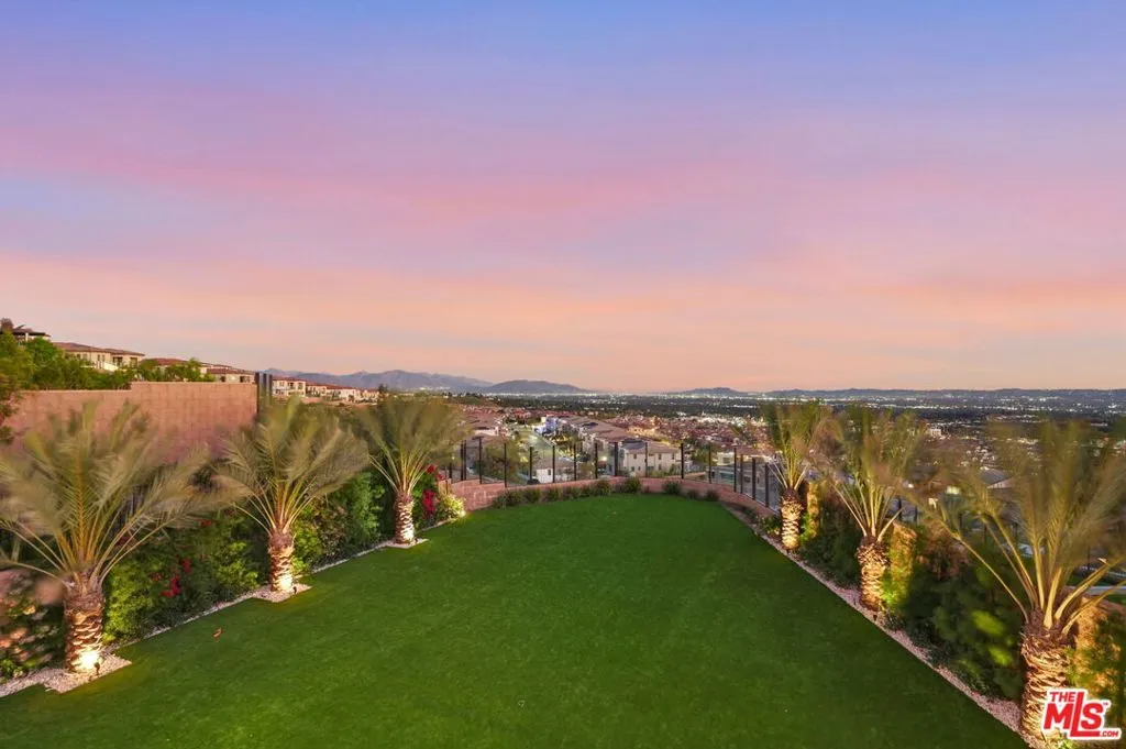 14,142 sqft lot