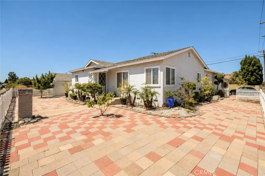Corner lot view
