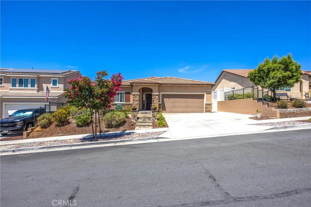 240 Country Club, Calimesa, California 92320 — photo 4