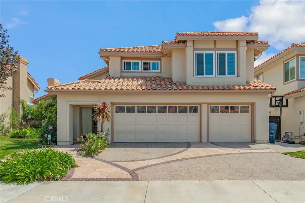 9042 Santiago Dr
