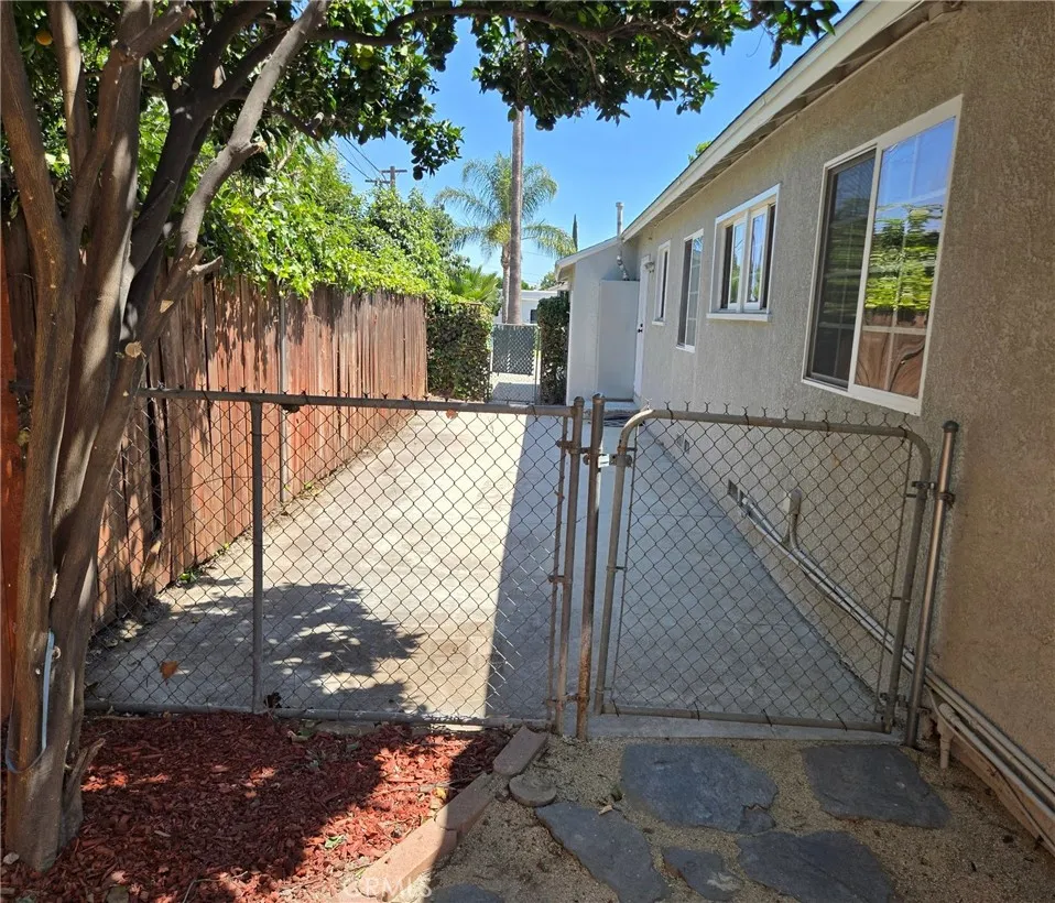 Gated side yard offers secure yet flexible options for separating spaces or open use Gated side yard offers secure yet flexible options for separating spaces or open use